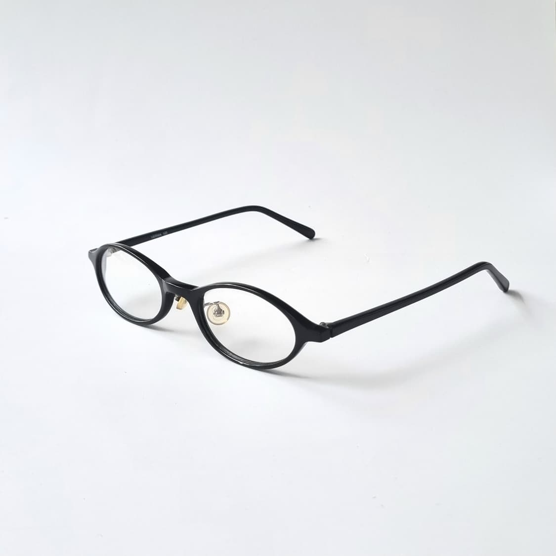 데드스탁 코받침있는 오벌쉐입 뿔테 안경테 상품이미지4