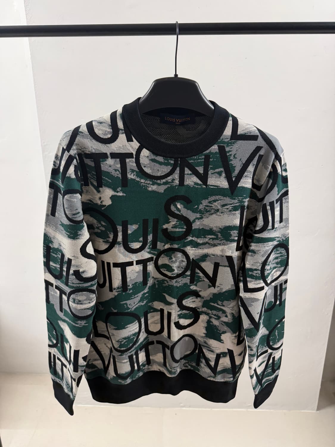 루이비통 올오버 로고 자카드 맨투맨 L사이즈 정품 상태좋음 상품이미지1