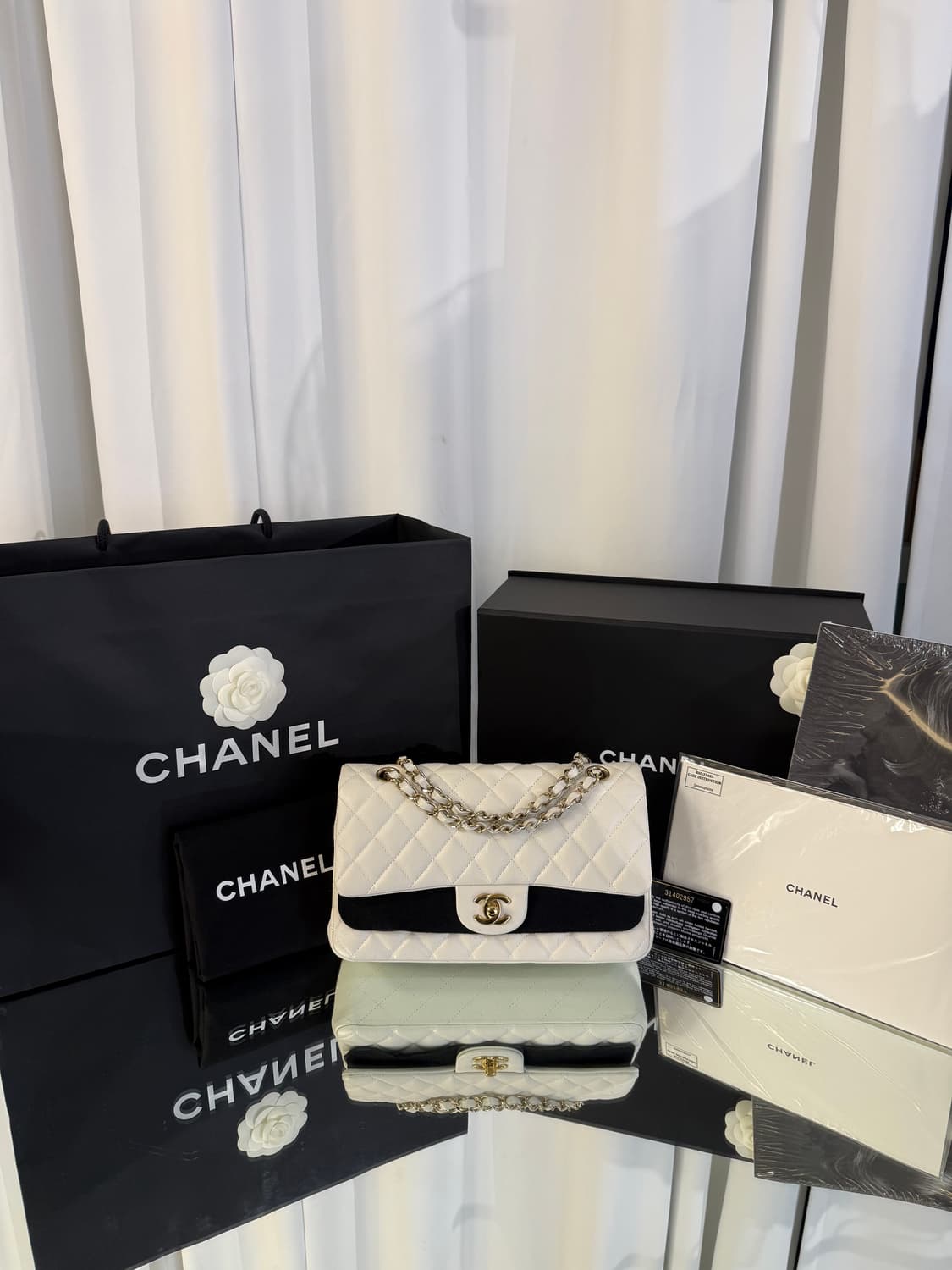 샤넬 A01112 클래식 미디움 플랩백 상품이미지6