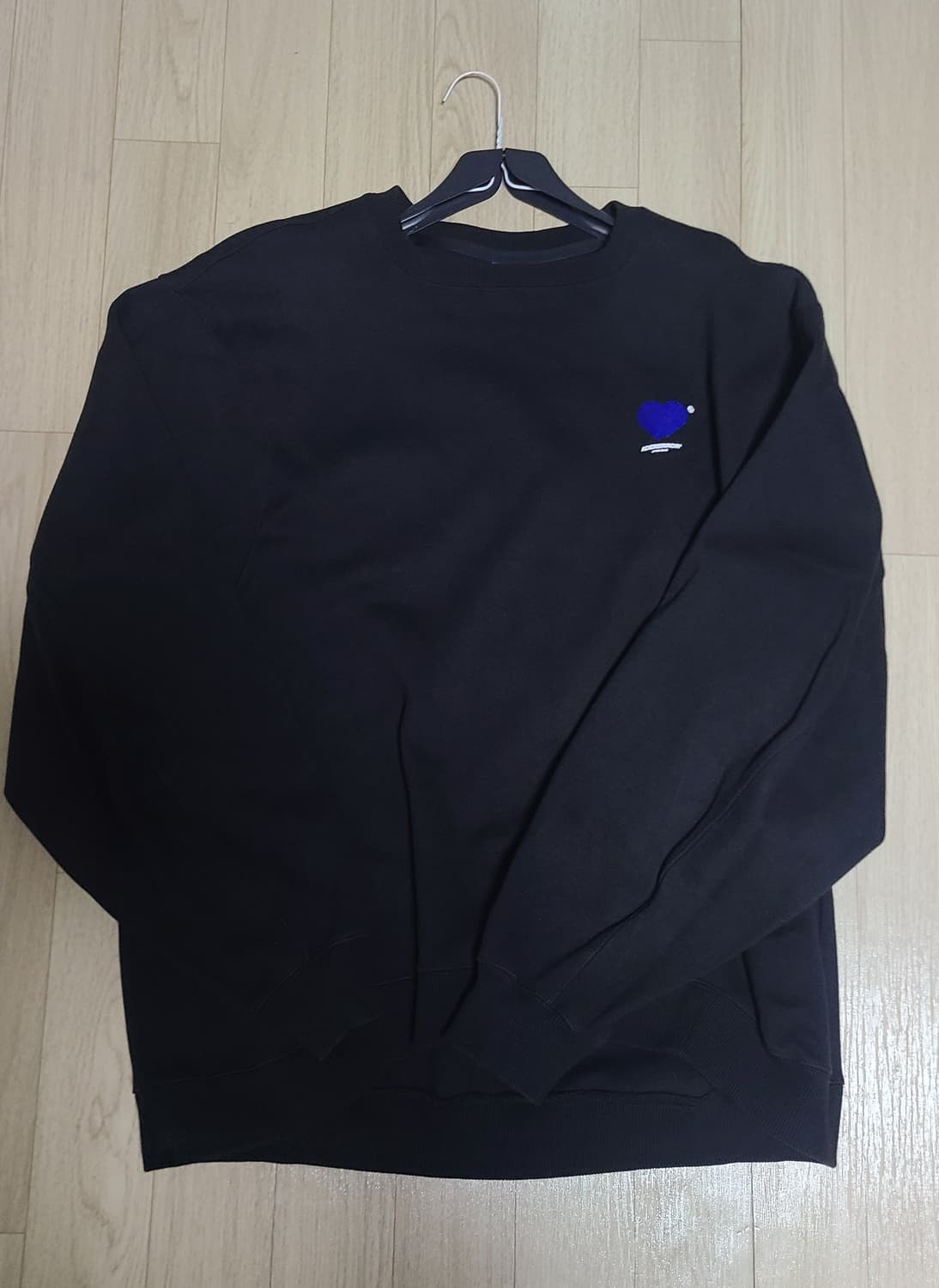 아더에러 트윈 하트 로고 맨투맨  A2 상품이미지1