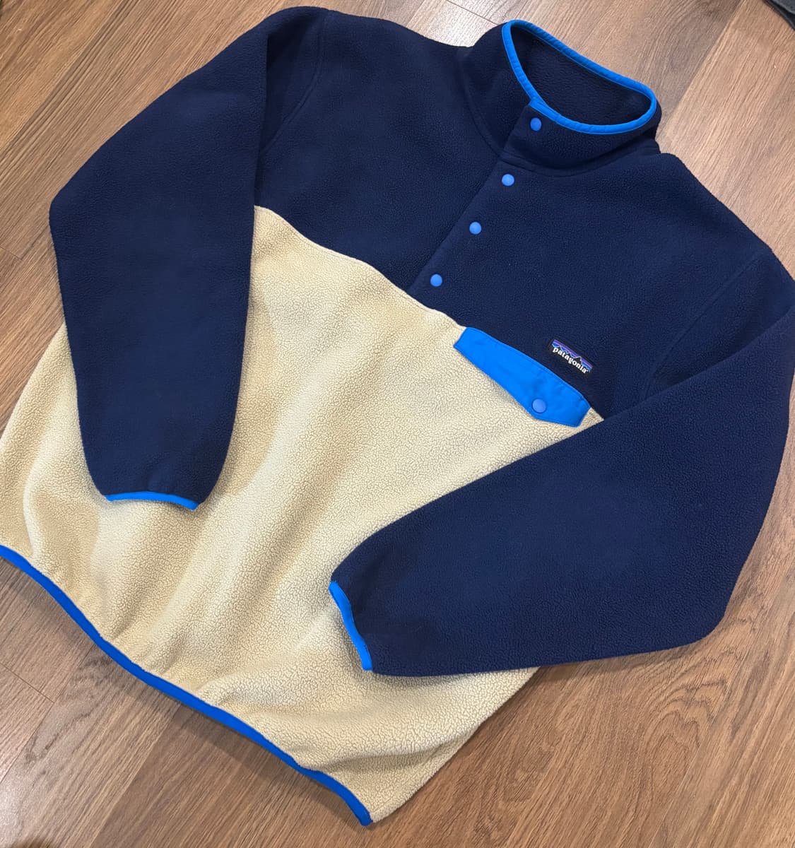 파타고니아 헤비웨이트 신칠라 네이비/베이지 m사이즈 팝니다. 상품이미지2