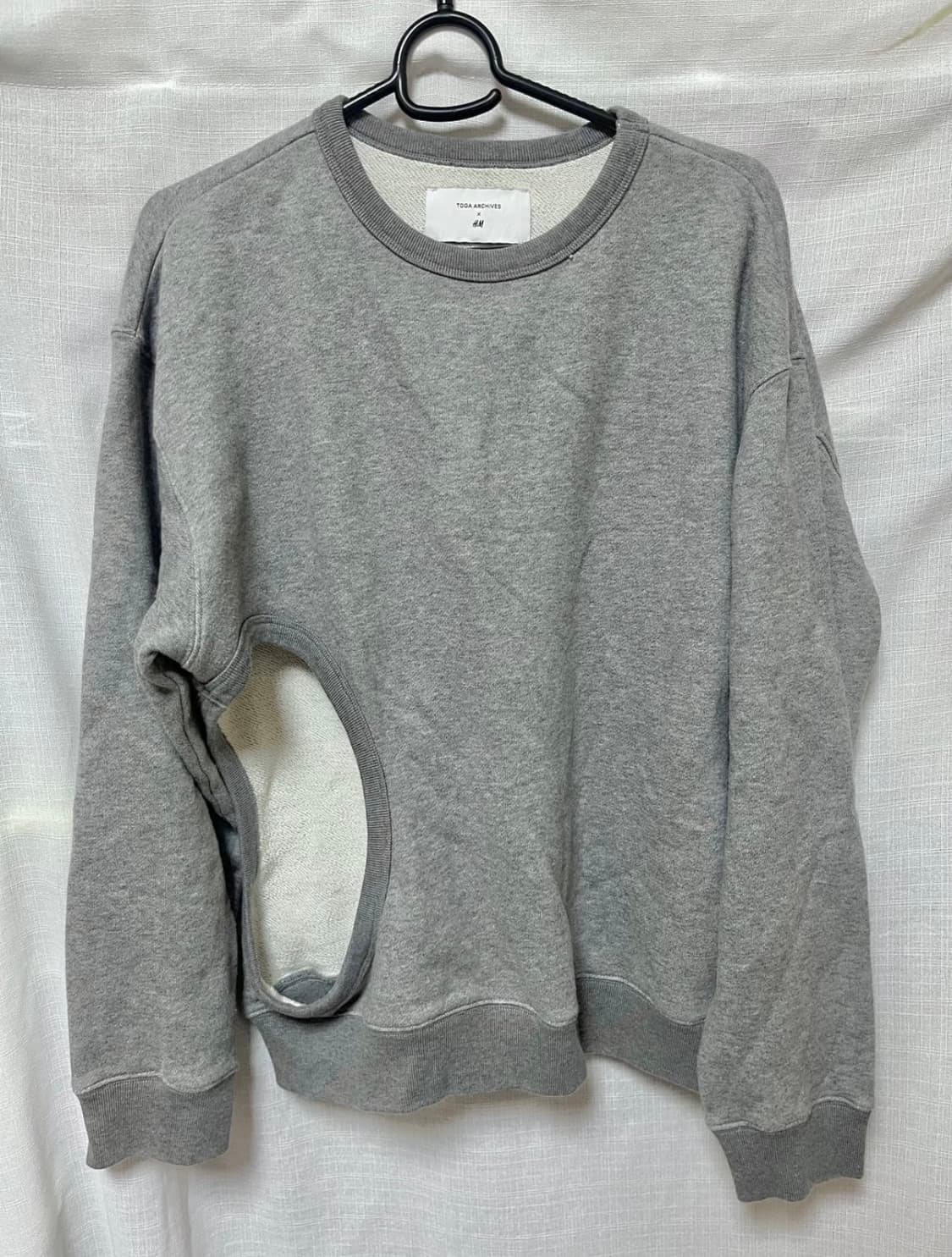 토가 h&m 컷아웃 맨투맨 s사이즈 상품이미지1