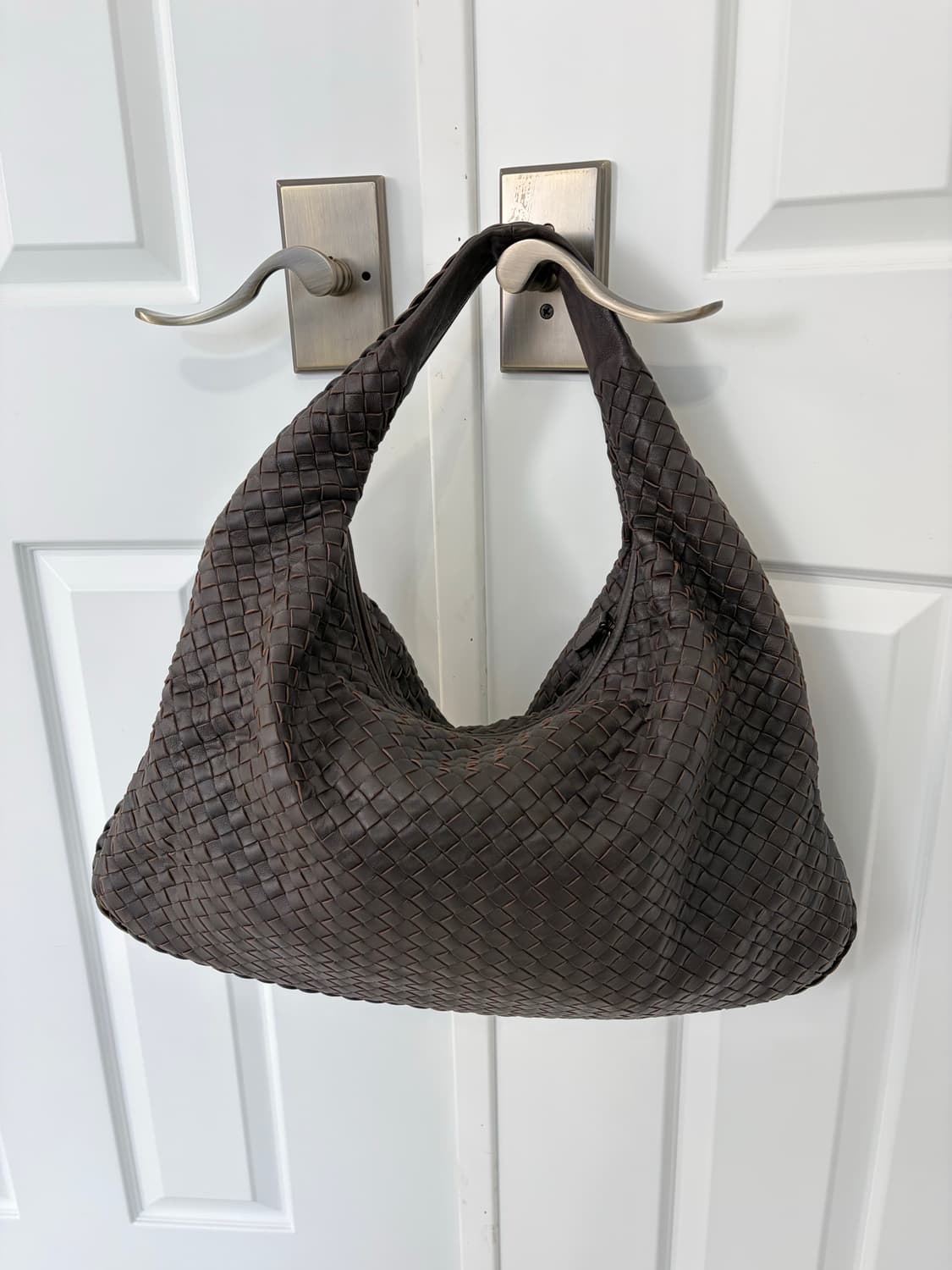 ❌거래중[A+ 정품] 보테가베네타 인트레치아토 호보백 상품이미지1