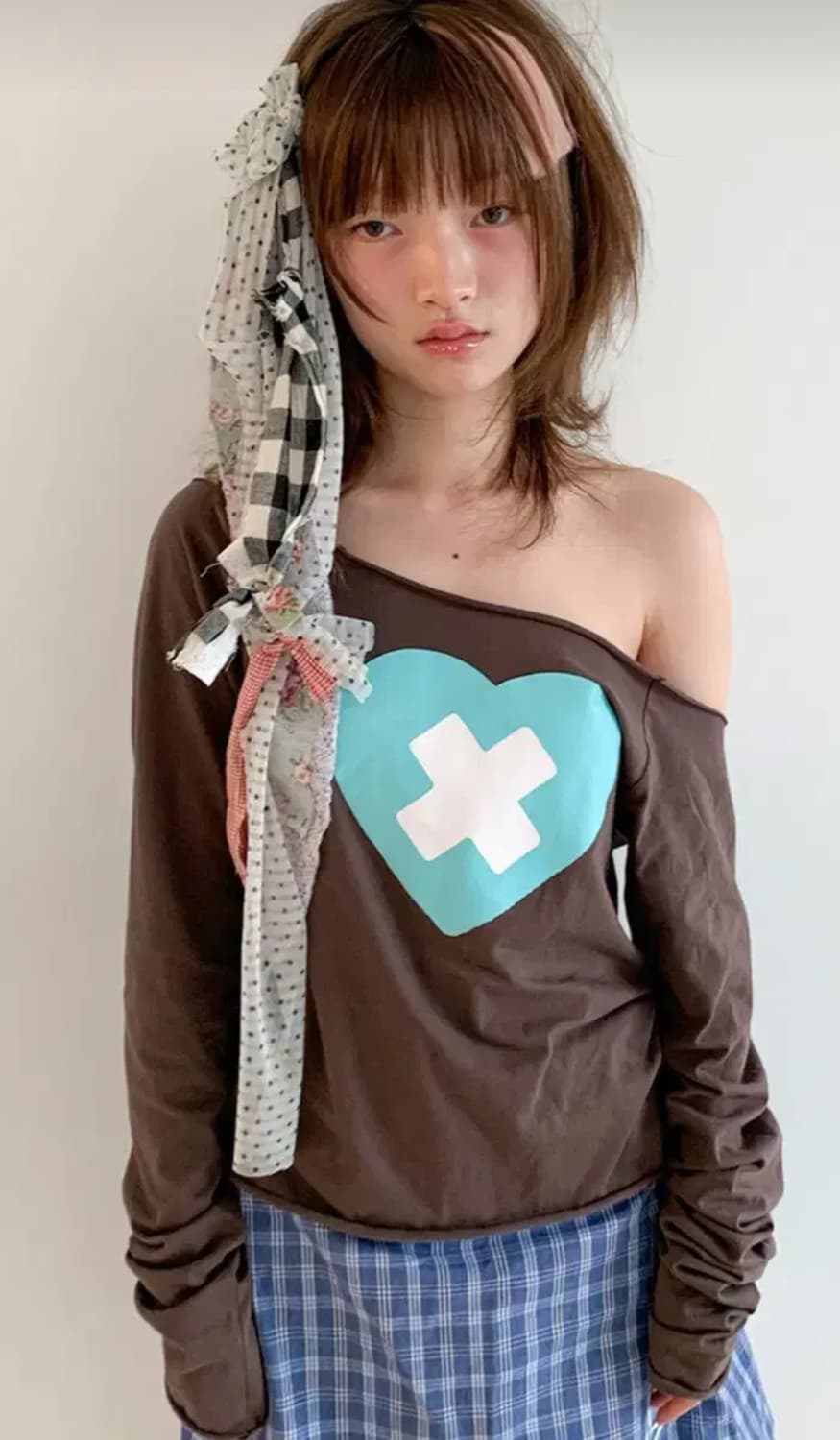 샵페어리 크로스 하트 컷오프 티셔츠 브라운 상품이미지2