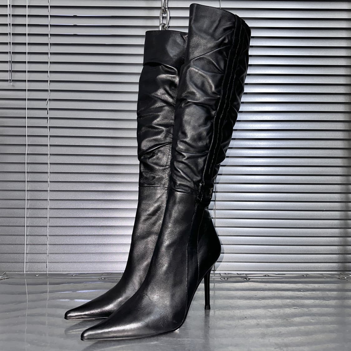 00s 빈티지 가죽 버클 롱 스틸렡토 부츠 상품이미지2