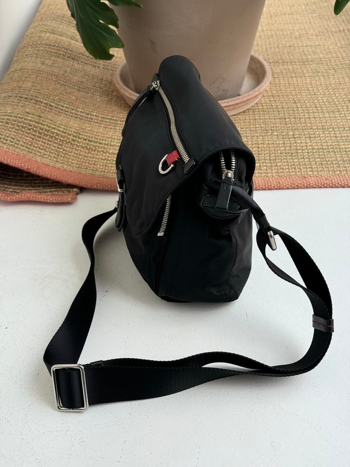 투미 나일론 크로스백 상품이미지2