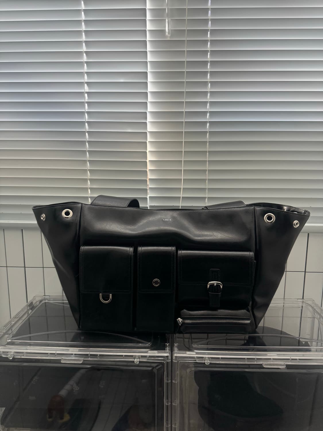 마뗑킴의 킴마틴 멀티포켓 레더 쇼퍼백 상품이미지1