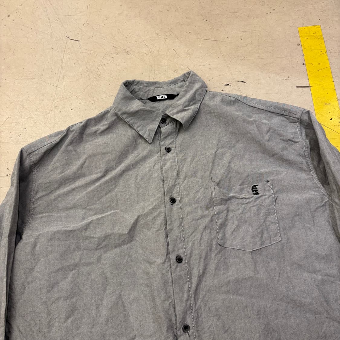 트릴리온 그레이 스몰로고 셔츠 상품이미지2