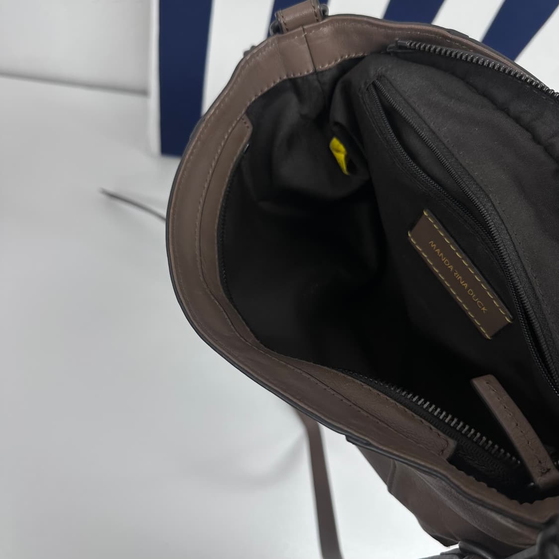 MANDARINA DUCK 만다리나덕 가죽 크로스백 상품이미지10