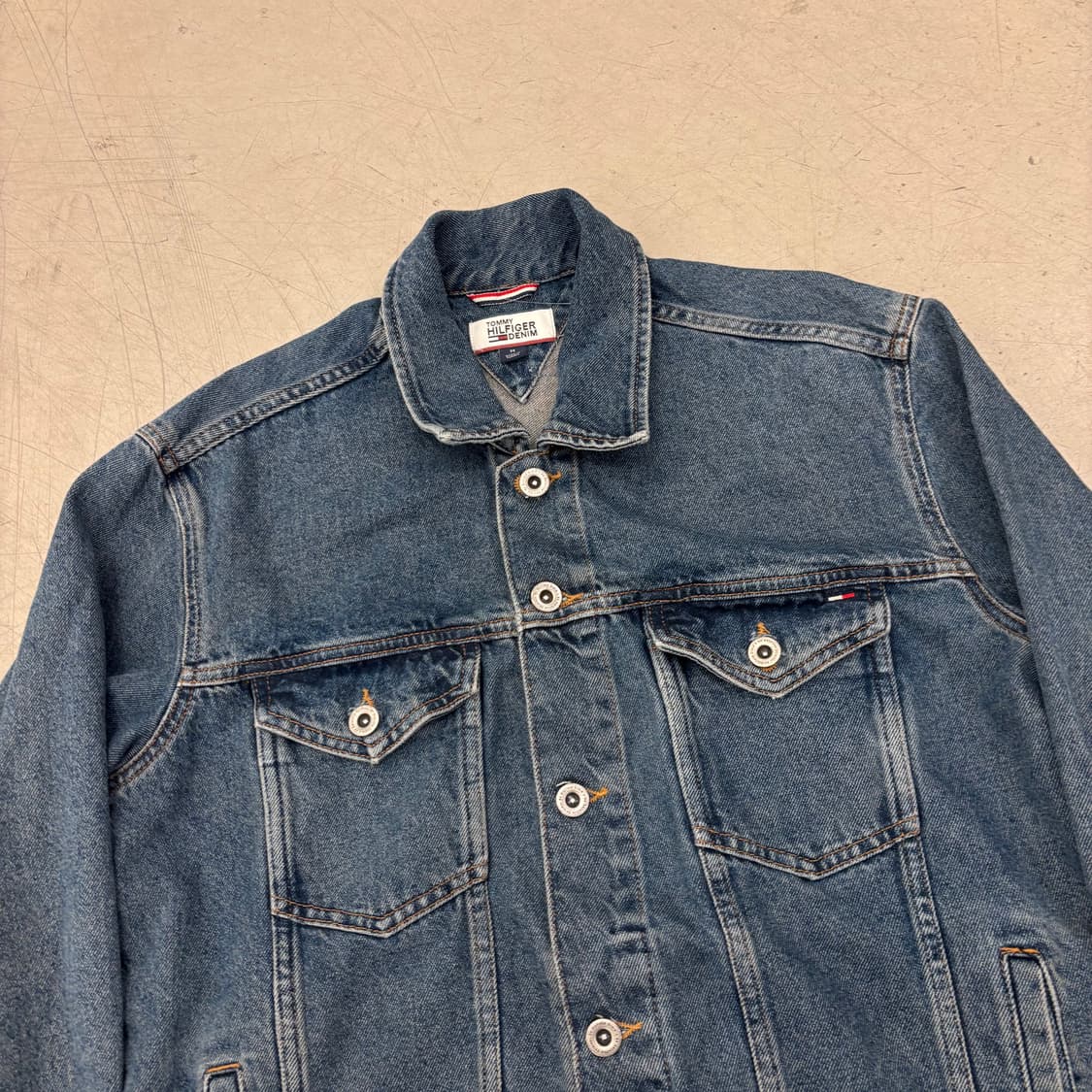 타미힐피거 스펠 패치 트러커 데님 자켓 상품이미지3