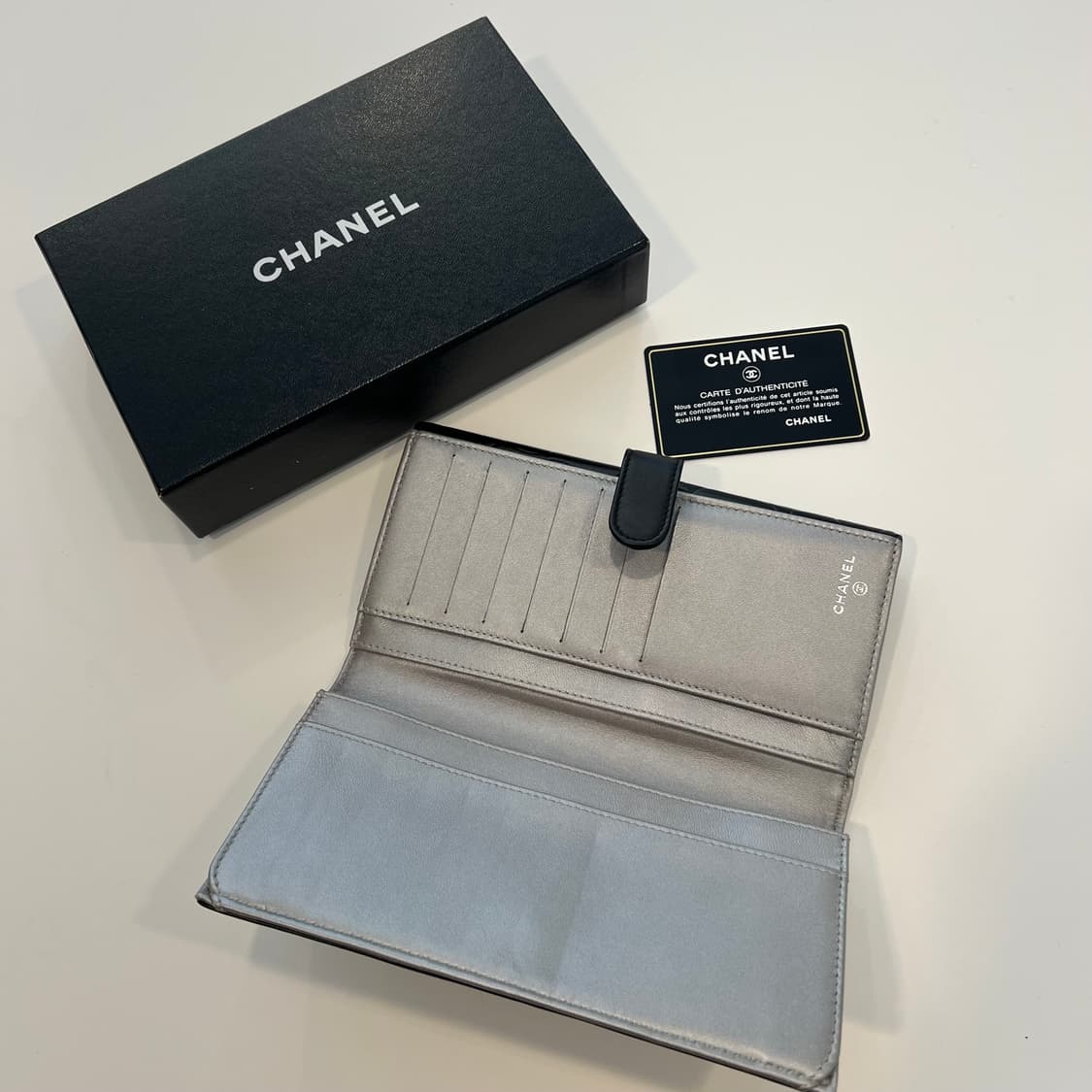 Chanel 샤넬 까멜리아 장지갑 상품이미지4