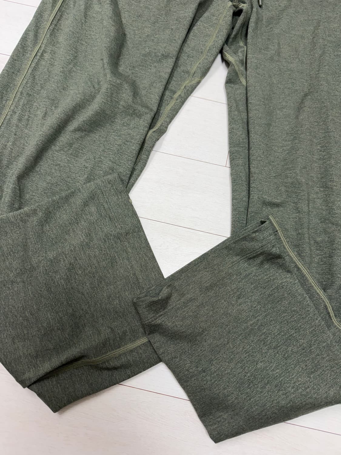 룰루레몬 팬츠 L 사이즈  상태 9.0/10  사진찍고 절대 안입습니다  상품이미지2