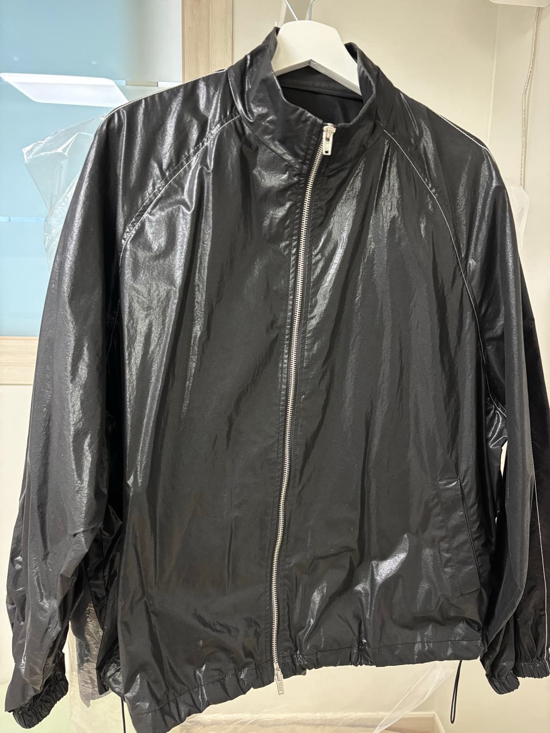 마뗑킴 로고 코팅 점퍼 블랙 상품이미지2