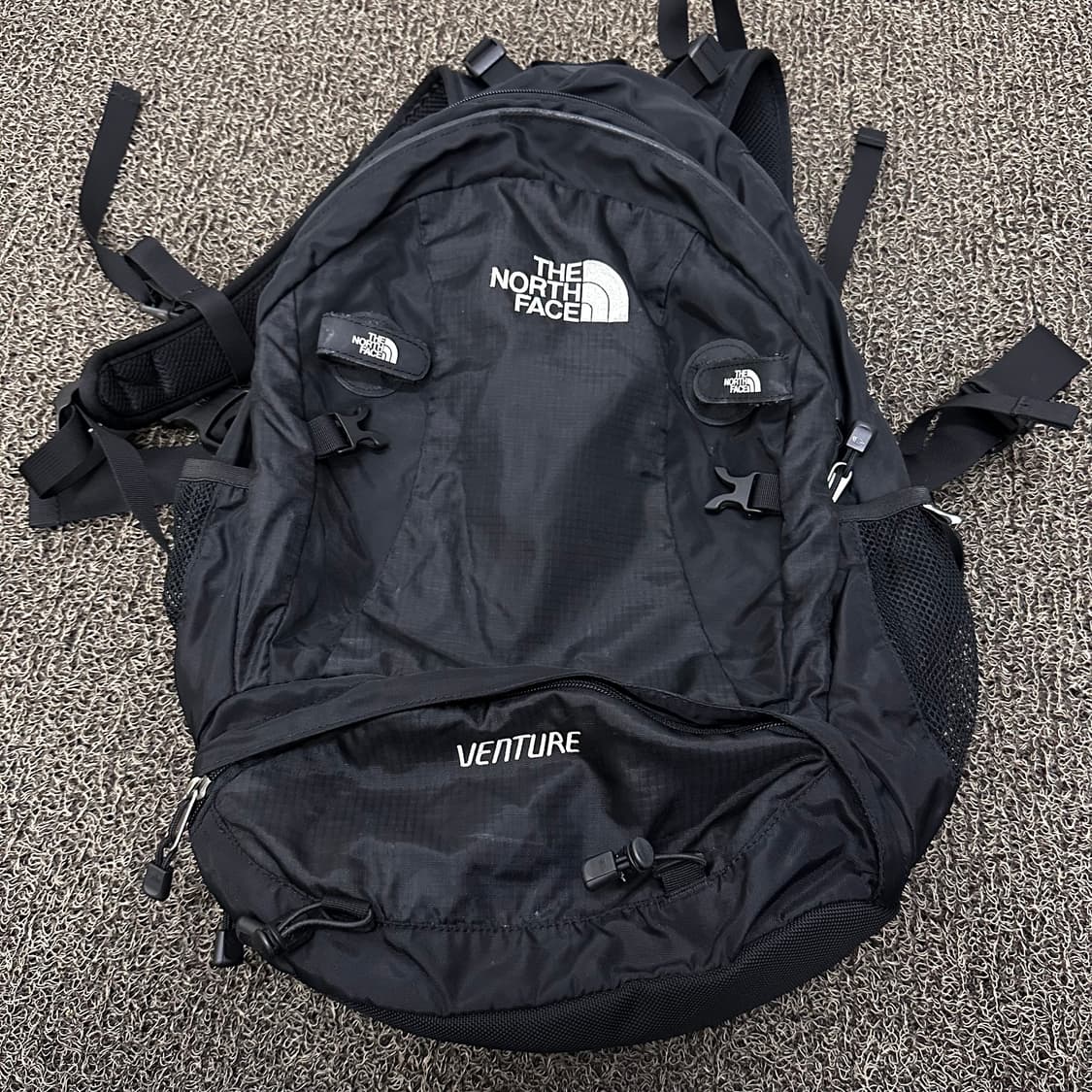 노스페이스 30L 벤처 백팩 가방 블랙 상품이미지1