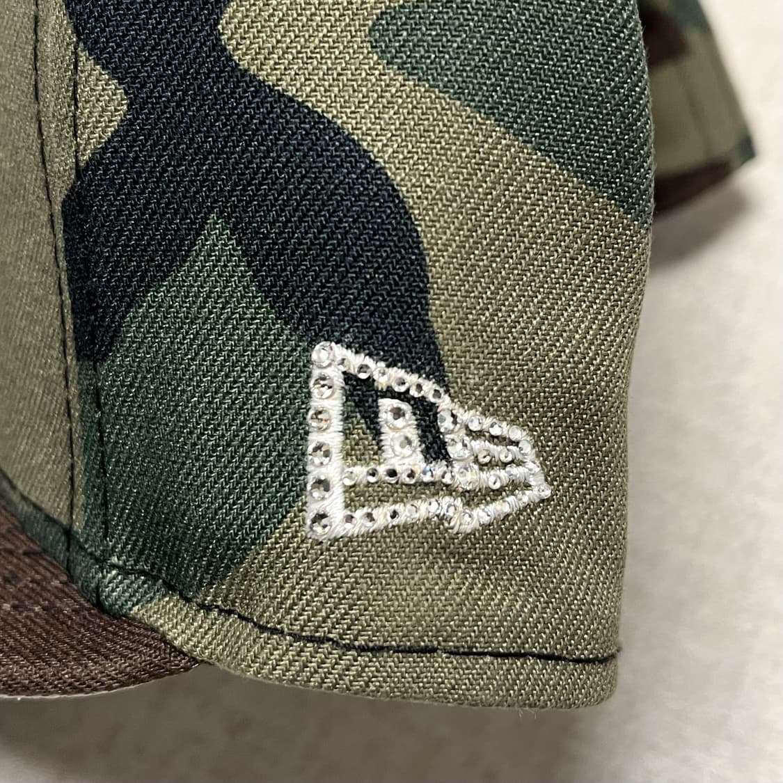 슈프림 스와로브스키 S 로고 뉴에라 우드랜드 카모 - 25FW  상품이미지5