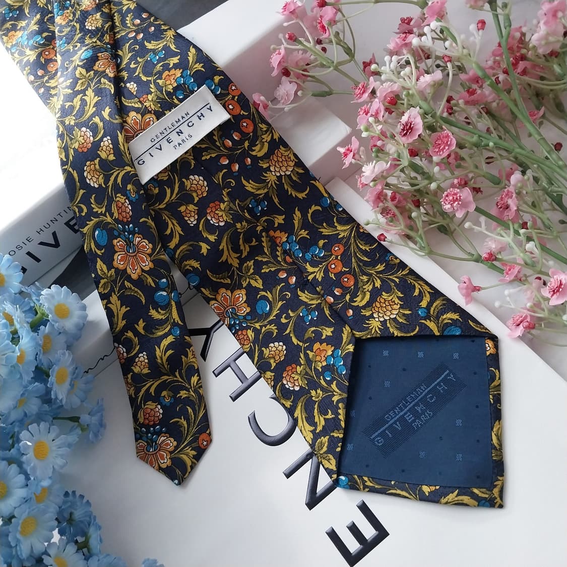 지방시 실크 네이비 플로럴 패턴 넥타이 9.7cm A+등급 K1469
 상품이미지5