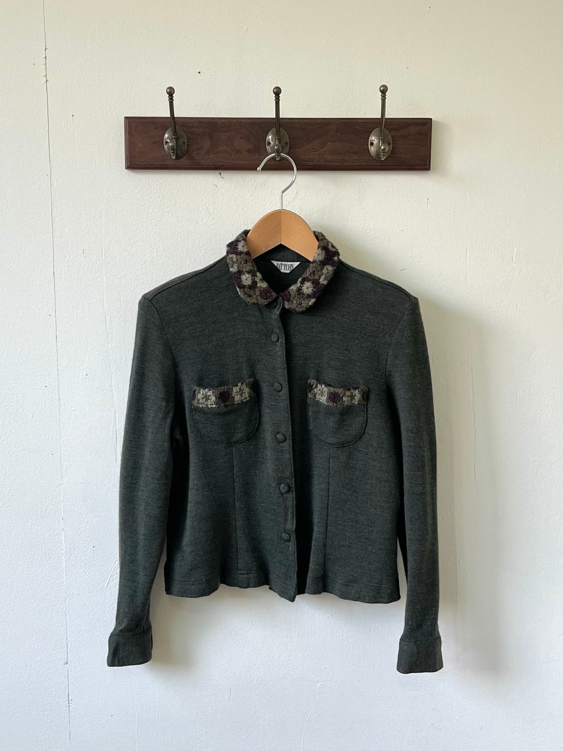 BAT‘TCIRY 플라워 카라 숏 가디건 상품이미지1