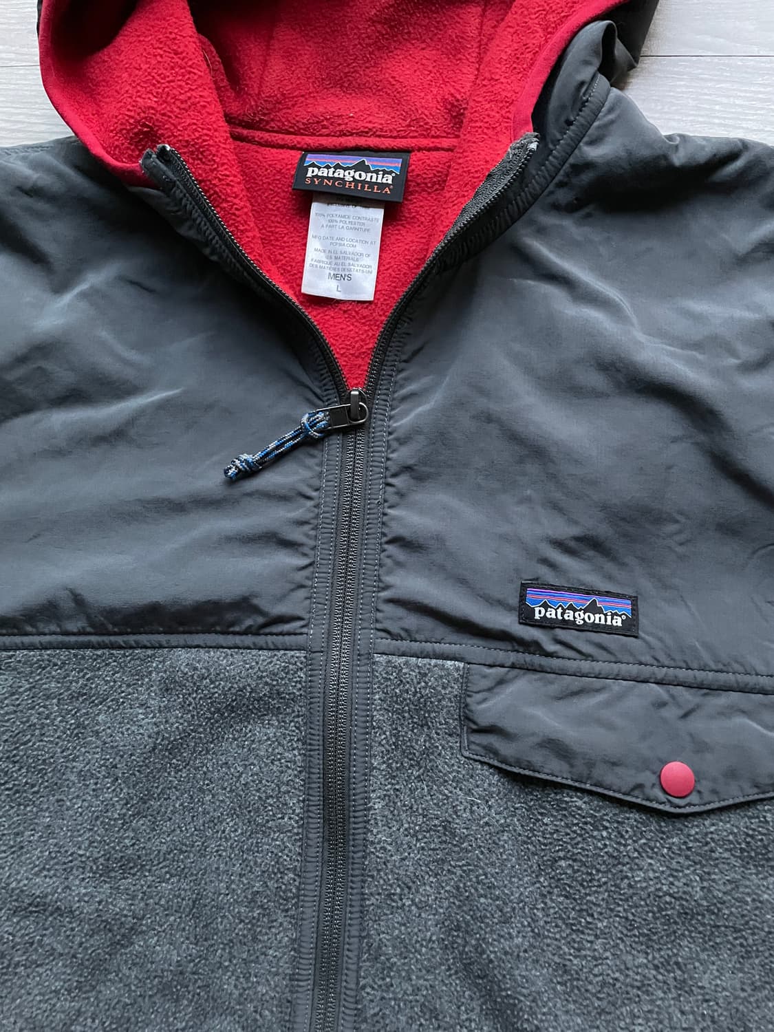 파타고니아 쉘드 후드 신칠라 그레이 레드 상품이미지4