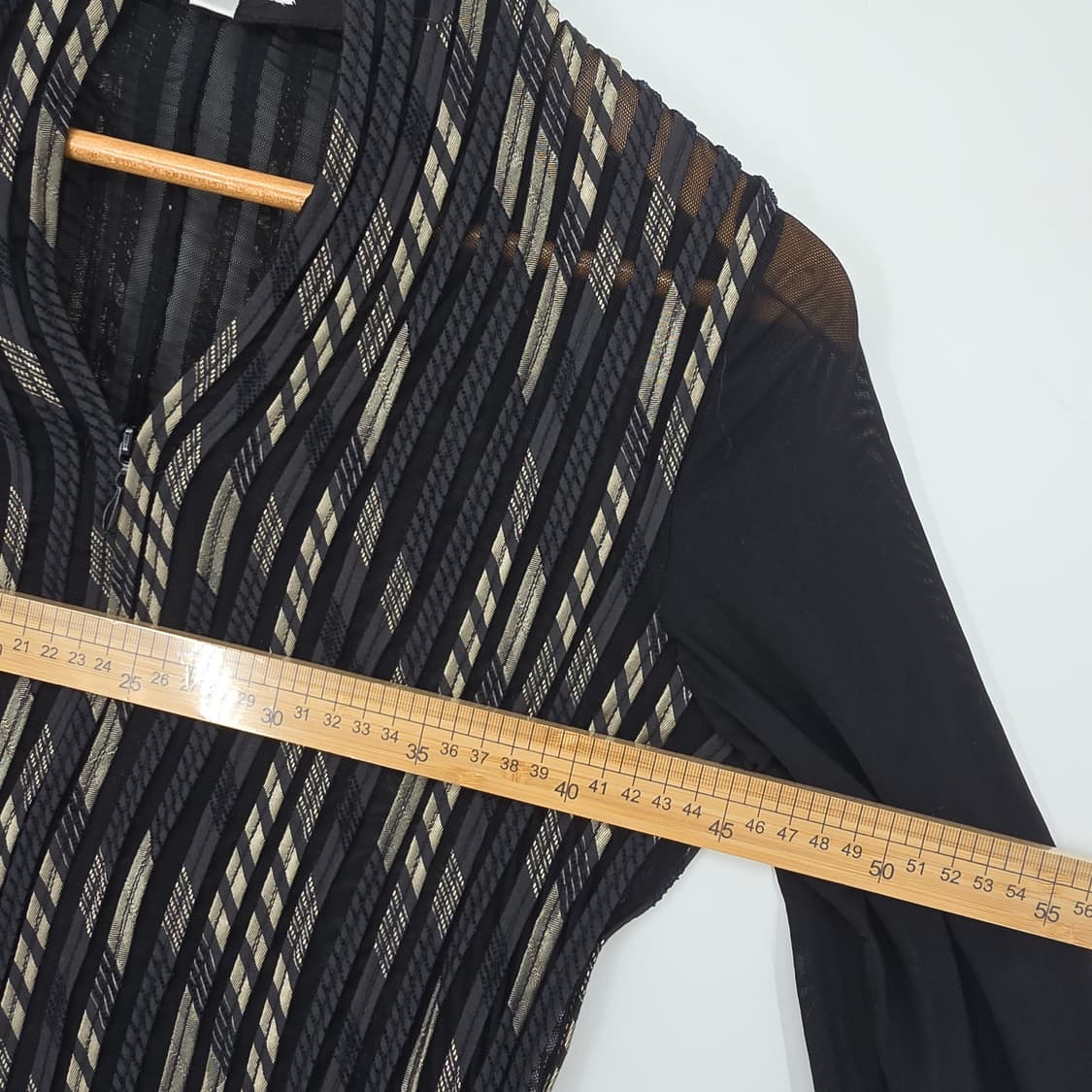 프리미엄 시스루 스트라이프 블랙 탑 (유니크 입체 패턴) 상품이미지4