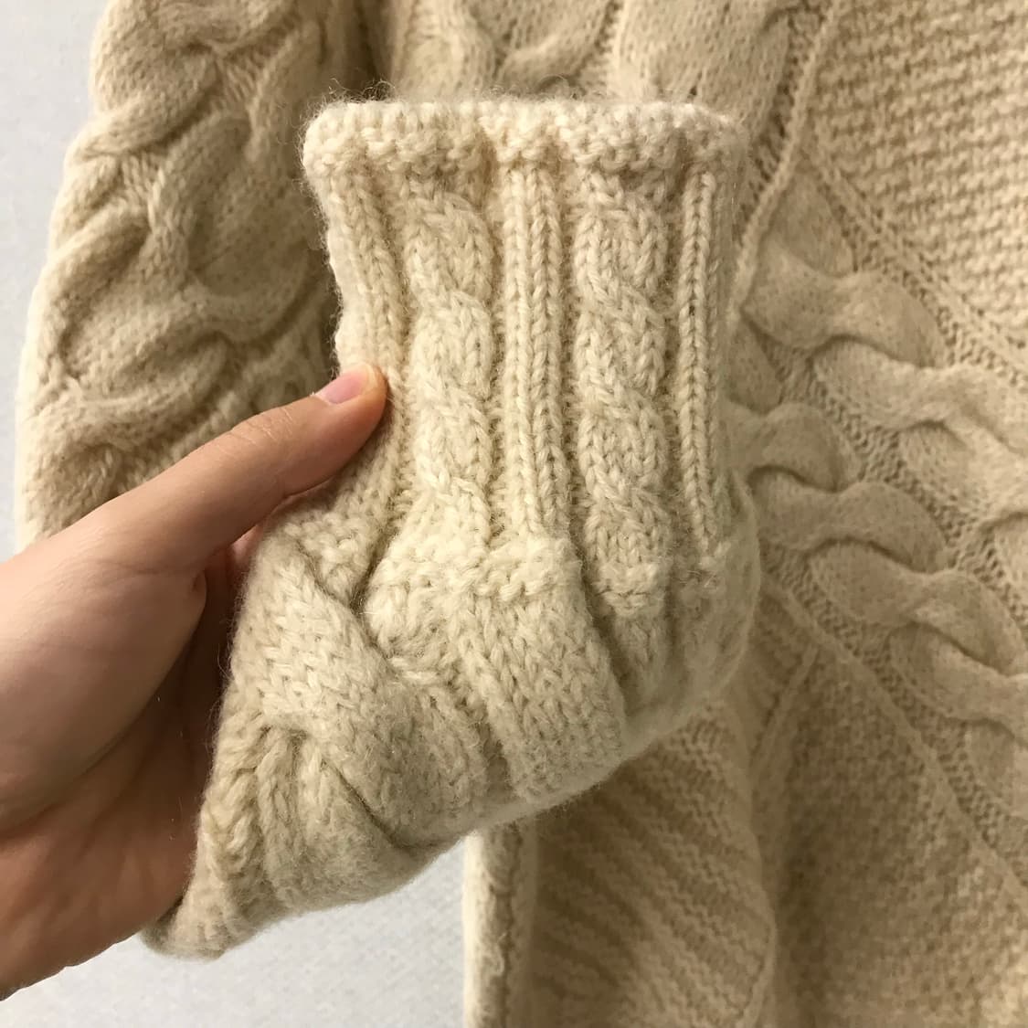 Island shower knit 라운드 케이블 니트 상품이미지4