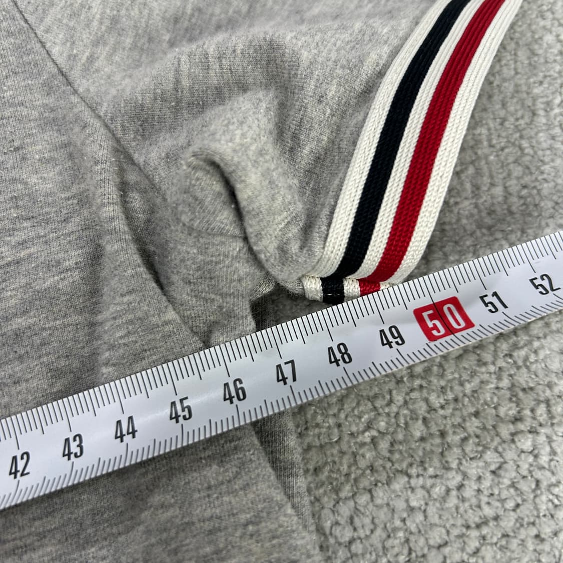 몽클레어 그레이 반팔티 상품이미지5