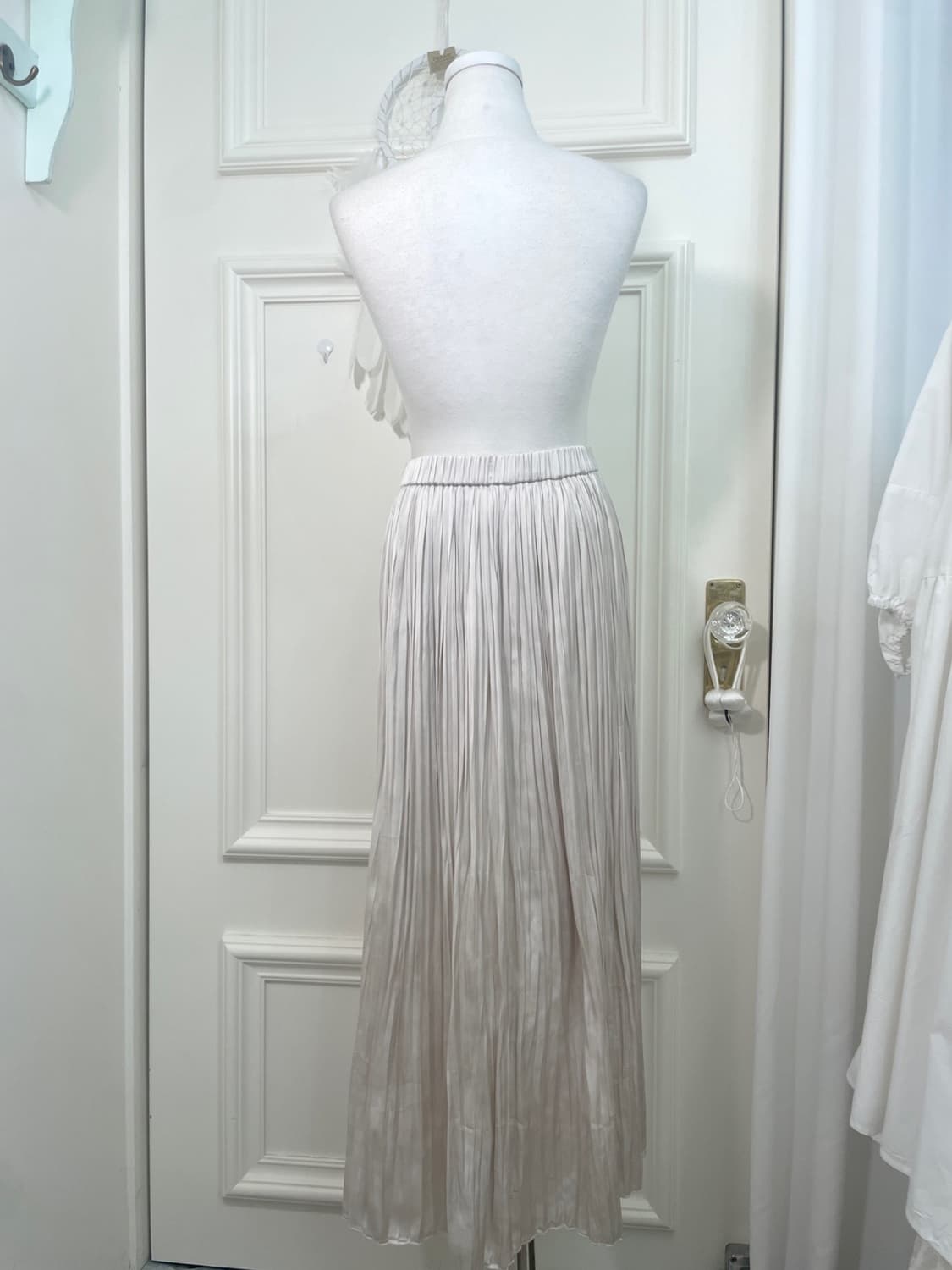 beigeivory satin long banding skirt 상품이미지3