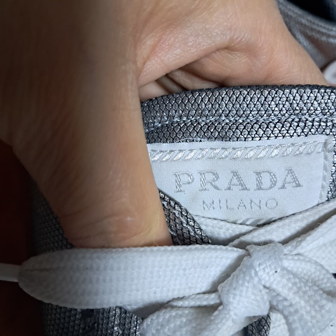 정품 프라다 여성 실버 스니커즈 36.5(230~235) 상품이미지5