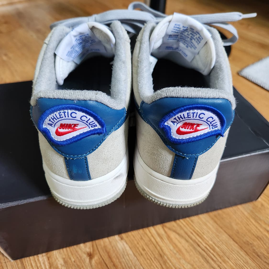 나이키 에어포스 1 '07 LV8 애슬레틱 클럽 라이트 스모크 그레이 상품이미지5