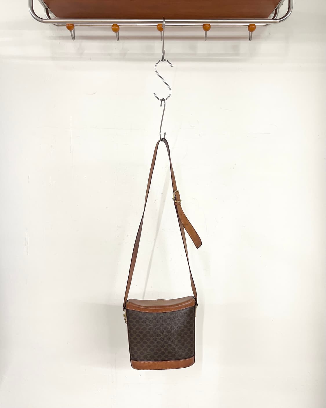 셀린느 마카담 서클로고 버켓백 상품이미지4