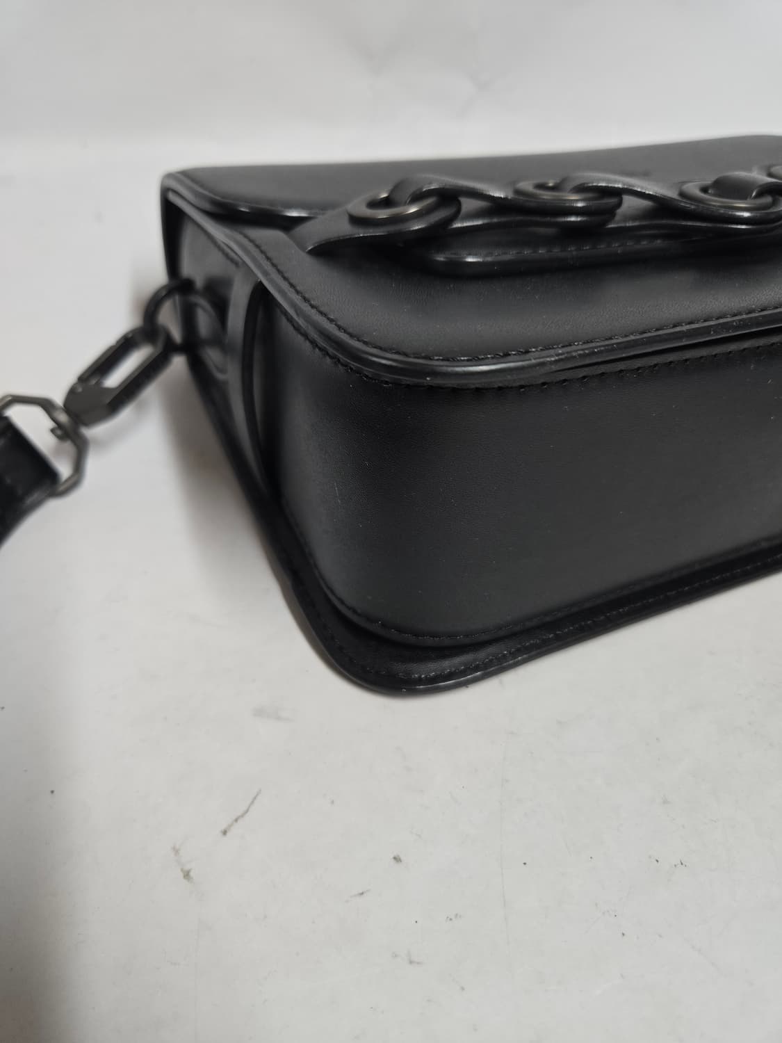 찰스앤키스 블랙 체인 크로스백 상품이미지7