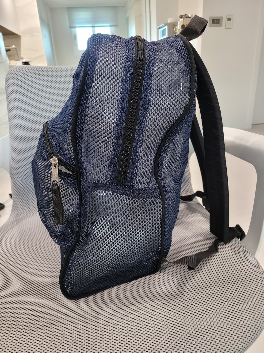 [잔스포츠] 여름의 청량함을 담은, ‘속이 깊은’ 메쉬팩 백팩 (네이비) 상품이미지3