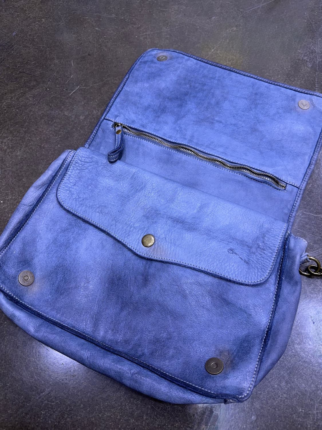 이탈리아 레더 가죽 인트레치아토 패턴 클러치백 상품이미지5