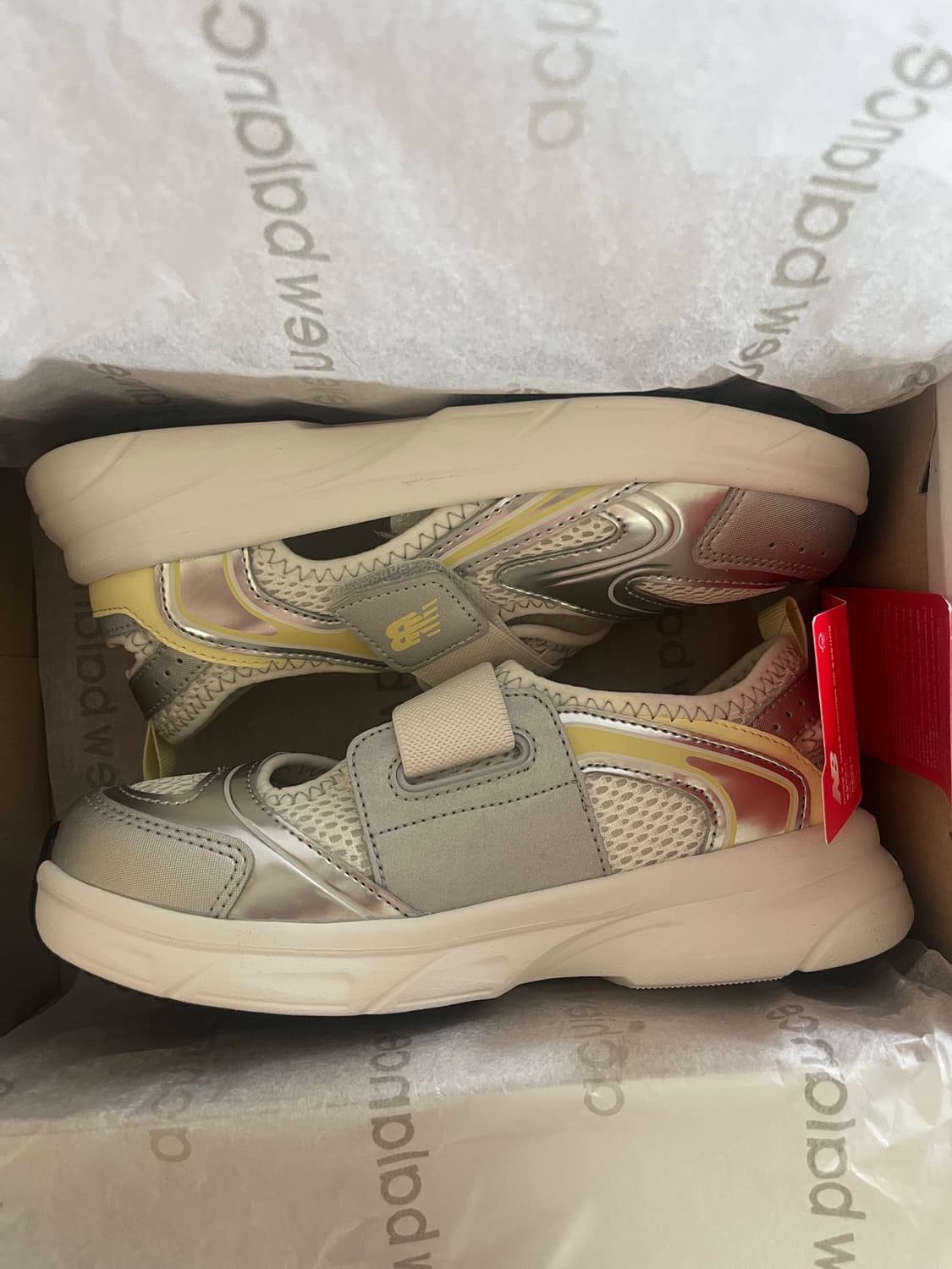 (220mm)뉴발란스 프리들X 엑스 샌들 비타 옐로우 새제품 팝니다 상품이미지2