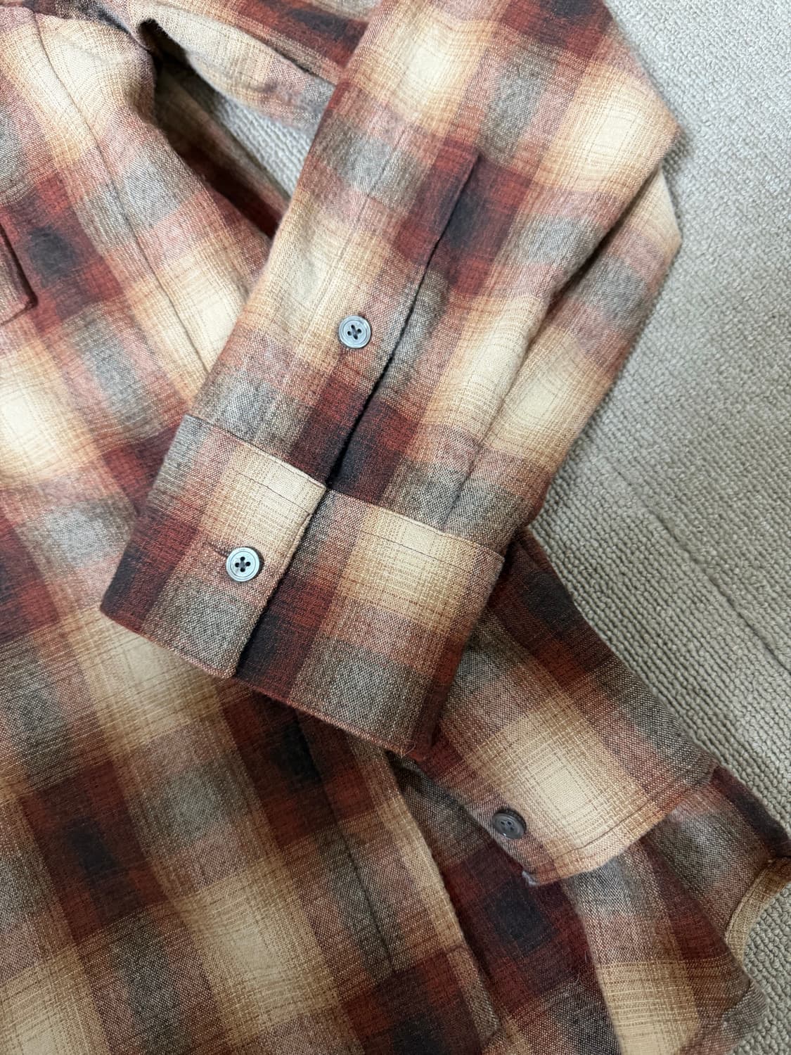 우영미 체크 백 로고 셔츠 브라운 - 24FW 46사이즈 상품이미지6