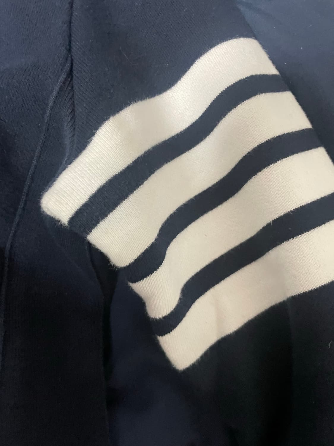 [정품] 톰브라운 사선완장 맨투맨 상품이미지2