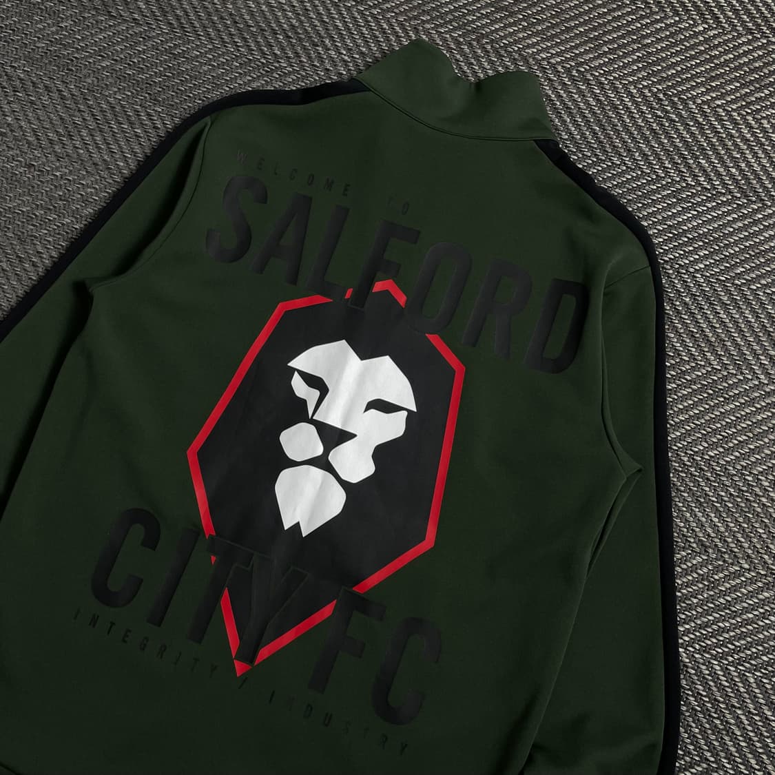 엄브로 솔퍼드 시티 빅로고 풋볼 트랙 자켓o 4664 상품이미지2