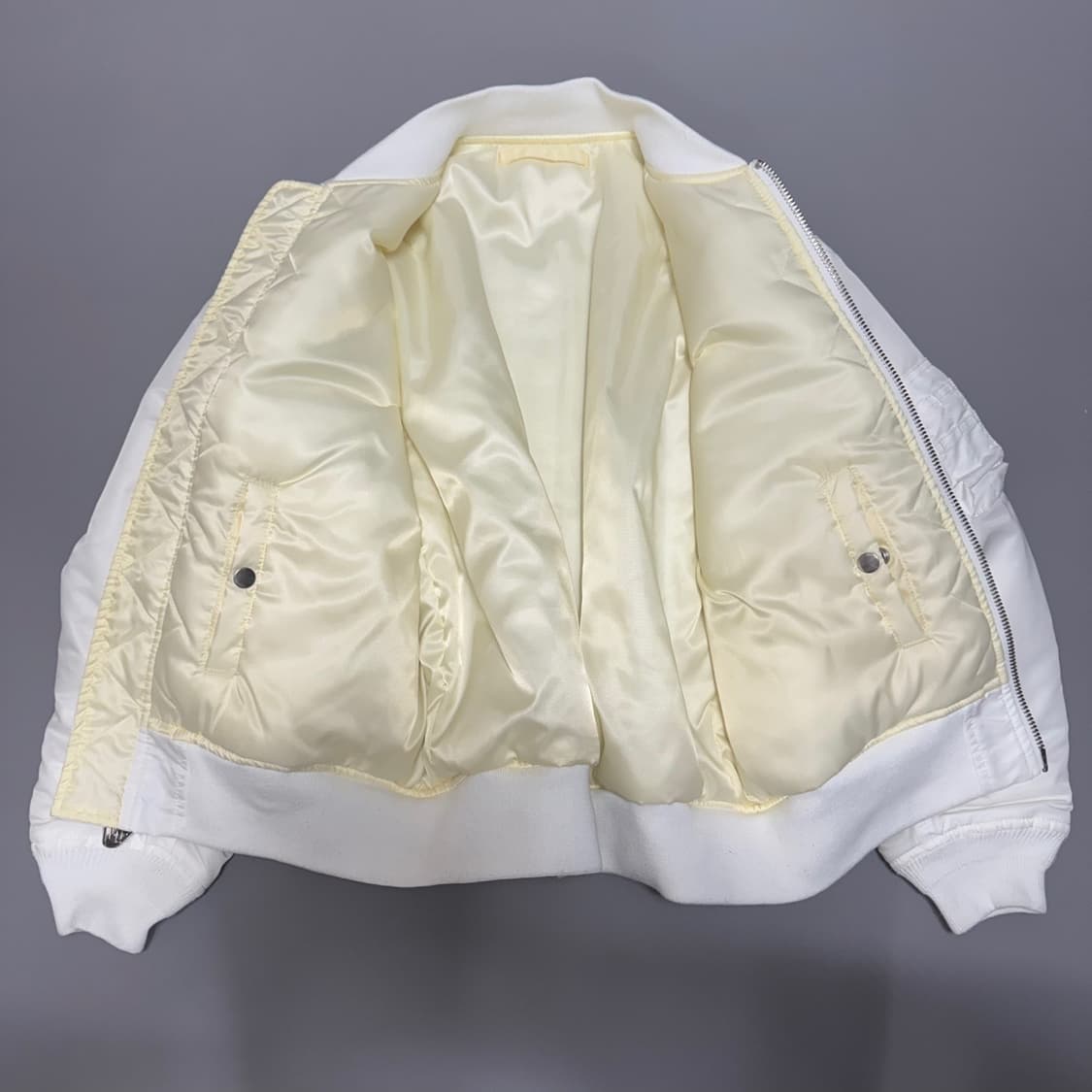 Oriens by 저널스탠다드 화이트 리버시블 MA-1 플라이트 자켓 상품이미지5