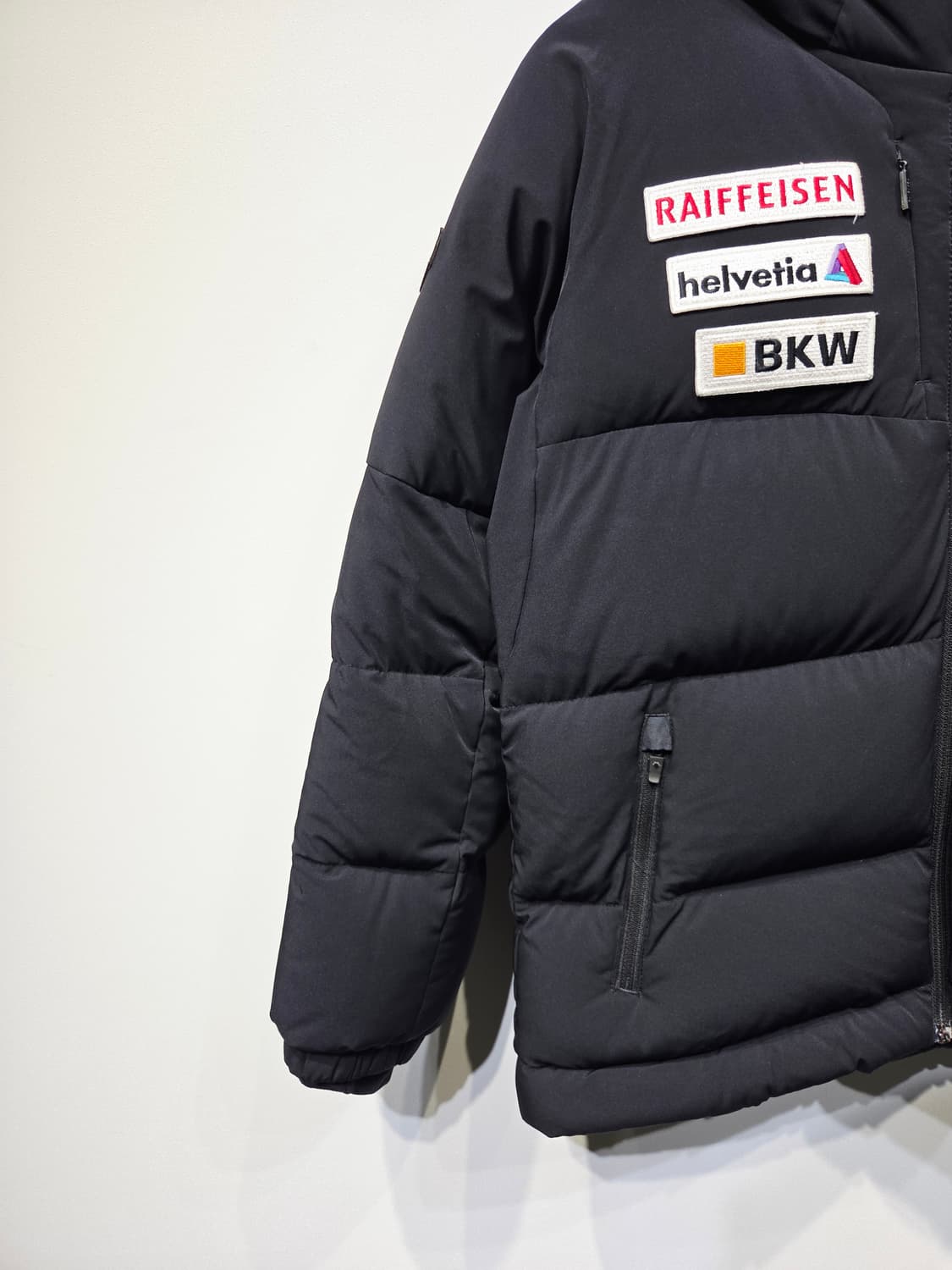 데상트 스위스 스키팀 오리털 숏패딩 상품이미지4