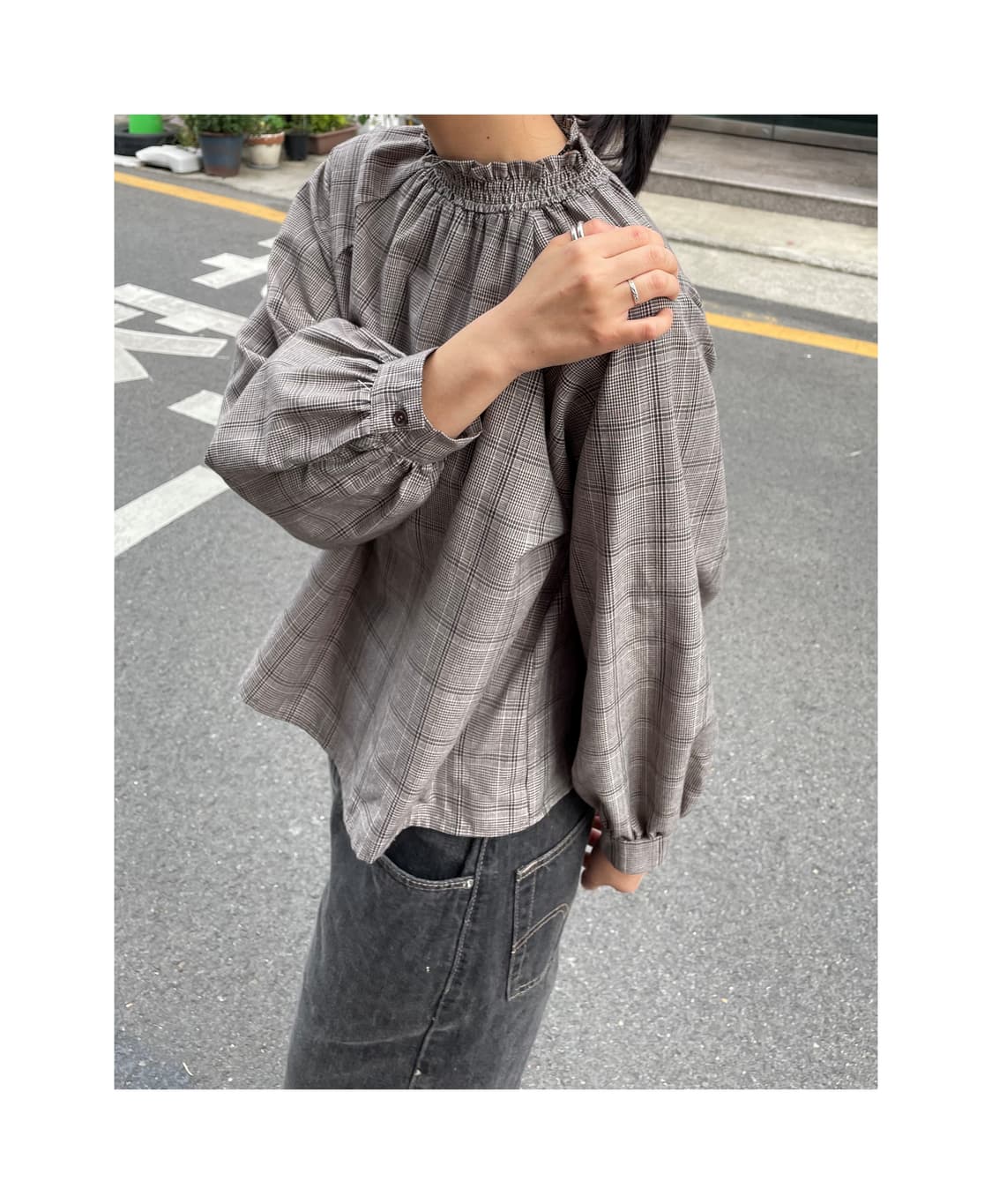 Shirred neck L/S blouse 상품이미지1