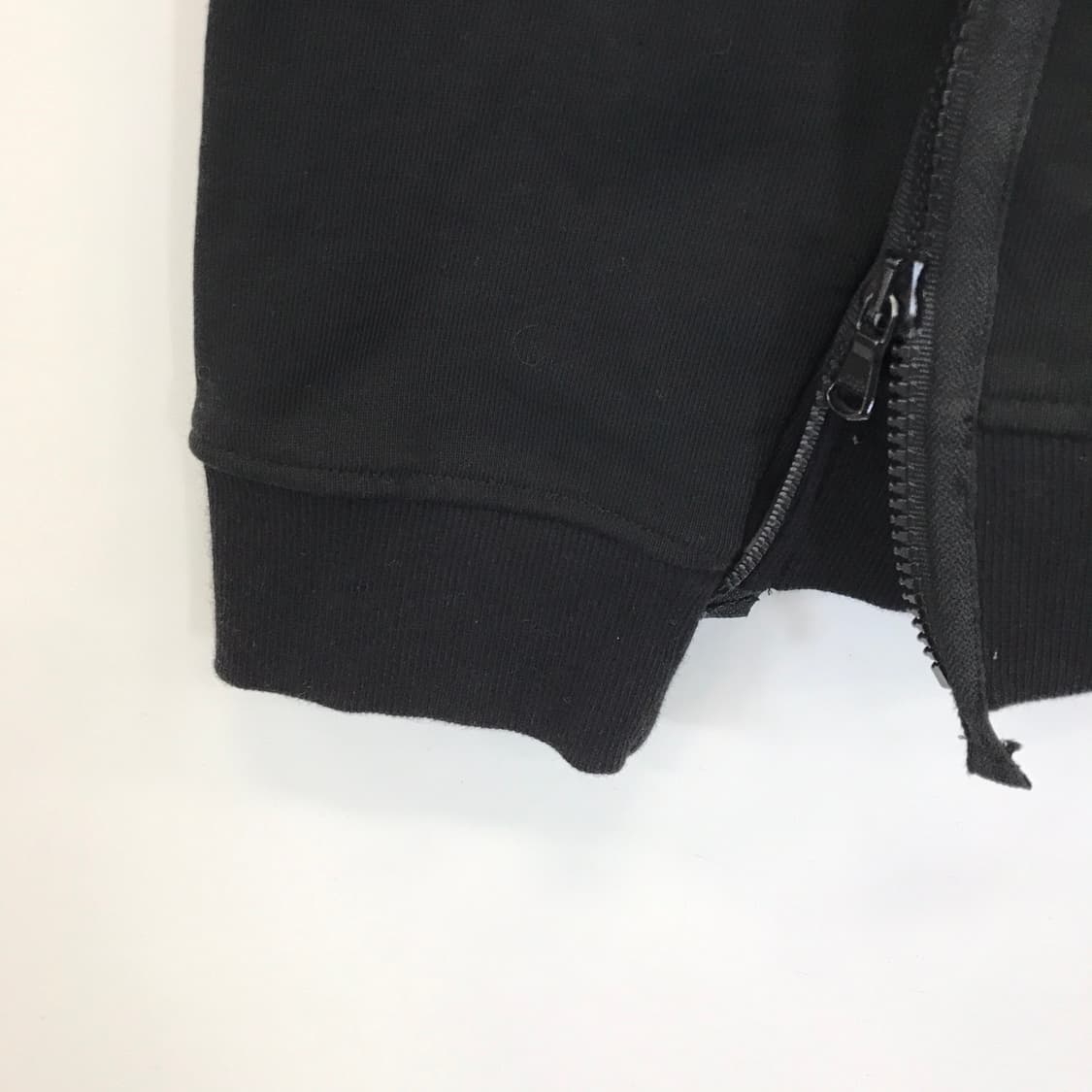 솔리드옴므 사이드지퍼 스웻셔츠 블랙 [110] 상품이미지4