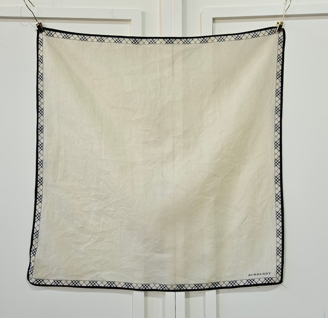 버버리(Burberry) 체크 트리밍 손수건 상품이미지2