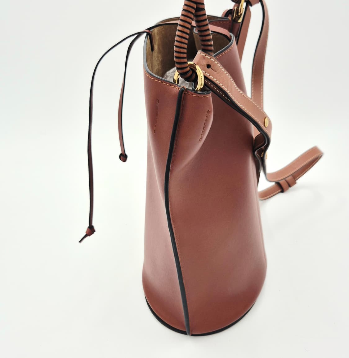 로에베 케이트 탑핸들 버킷백 상품이미지3