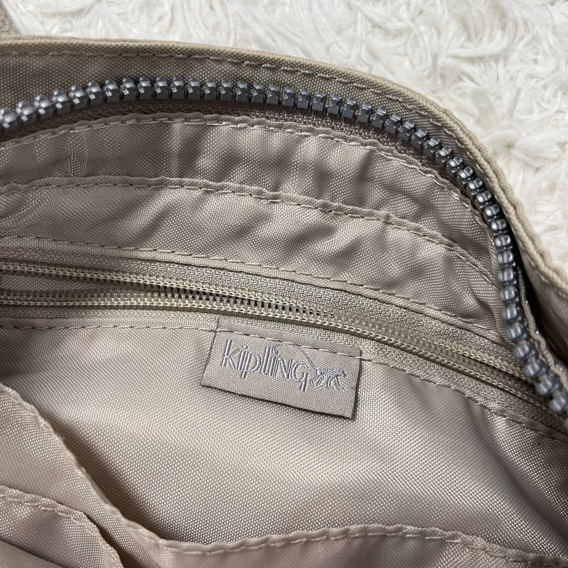 Kipling beige crossbody bag 상품이미지5