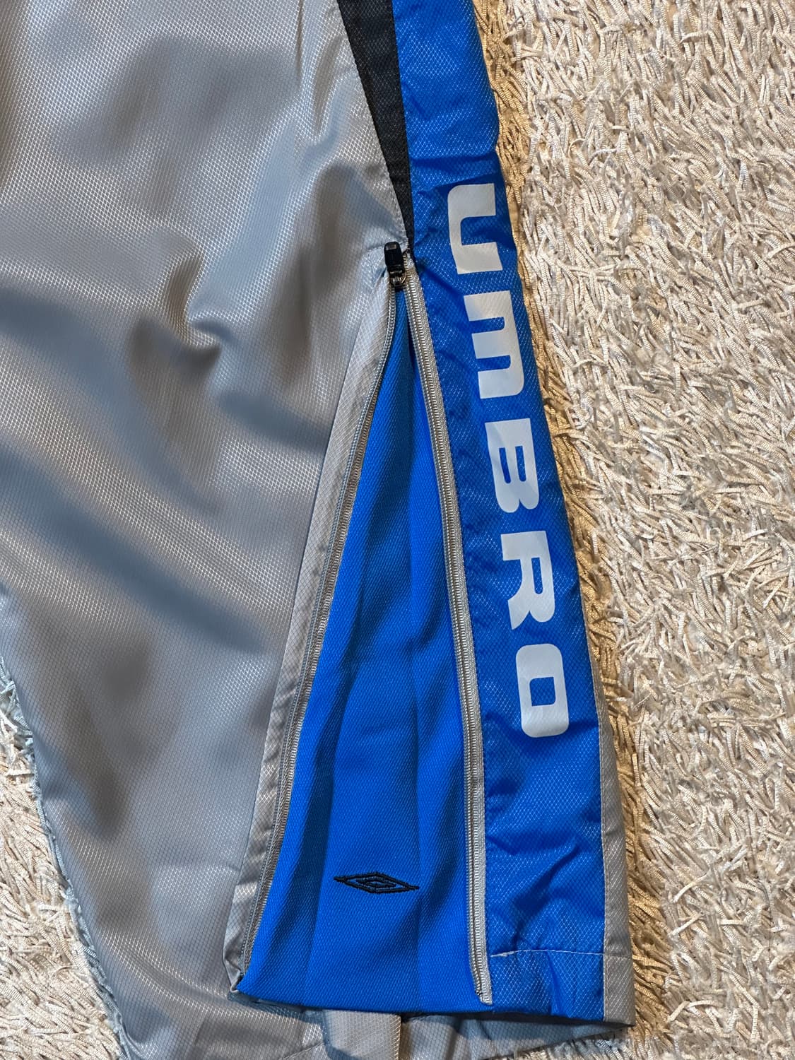 엄브로 UMBRO 올드스쿨 사이드라인 나일론 트랙팬츠 상품이미지3