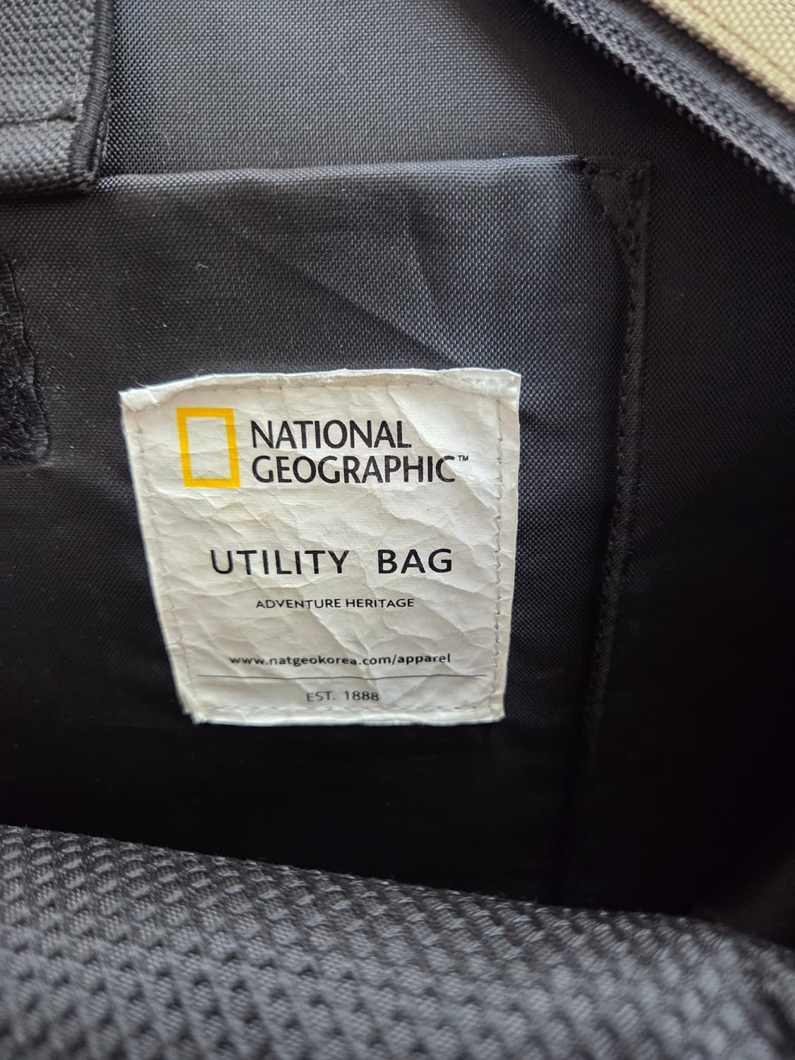 내셔널지오그래픽 유틸리티 백팩입니다. 품번은 N183ABG160입니다.  상품이미지5
