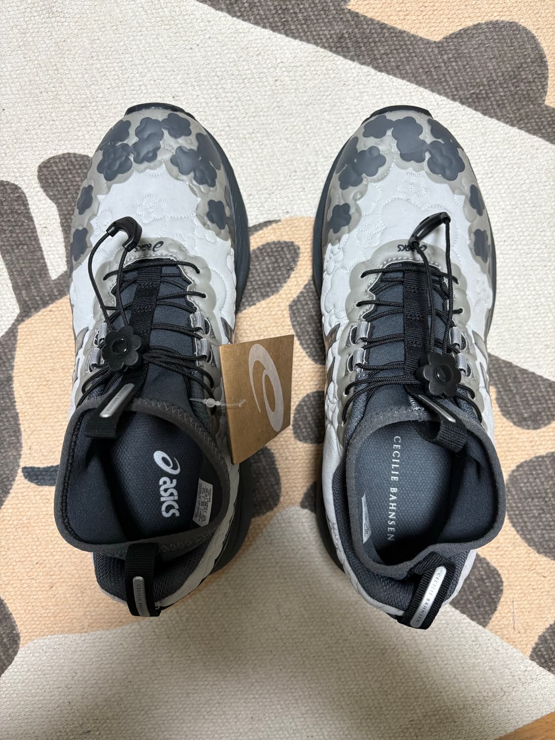 아식스 x 세실리에 반센 젤 터레인 MT 퓨어 실버 상품이미지1