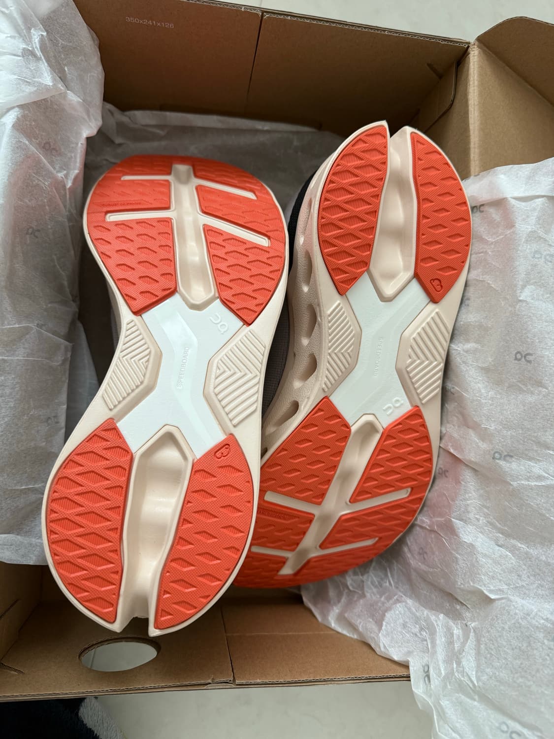 새제품) 온러닝 클라우드 이클립스 페이드 샌드 265 상품이미지2