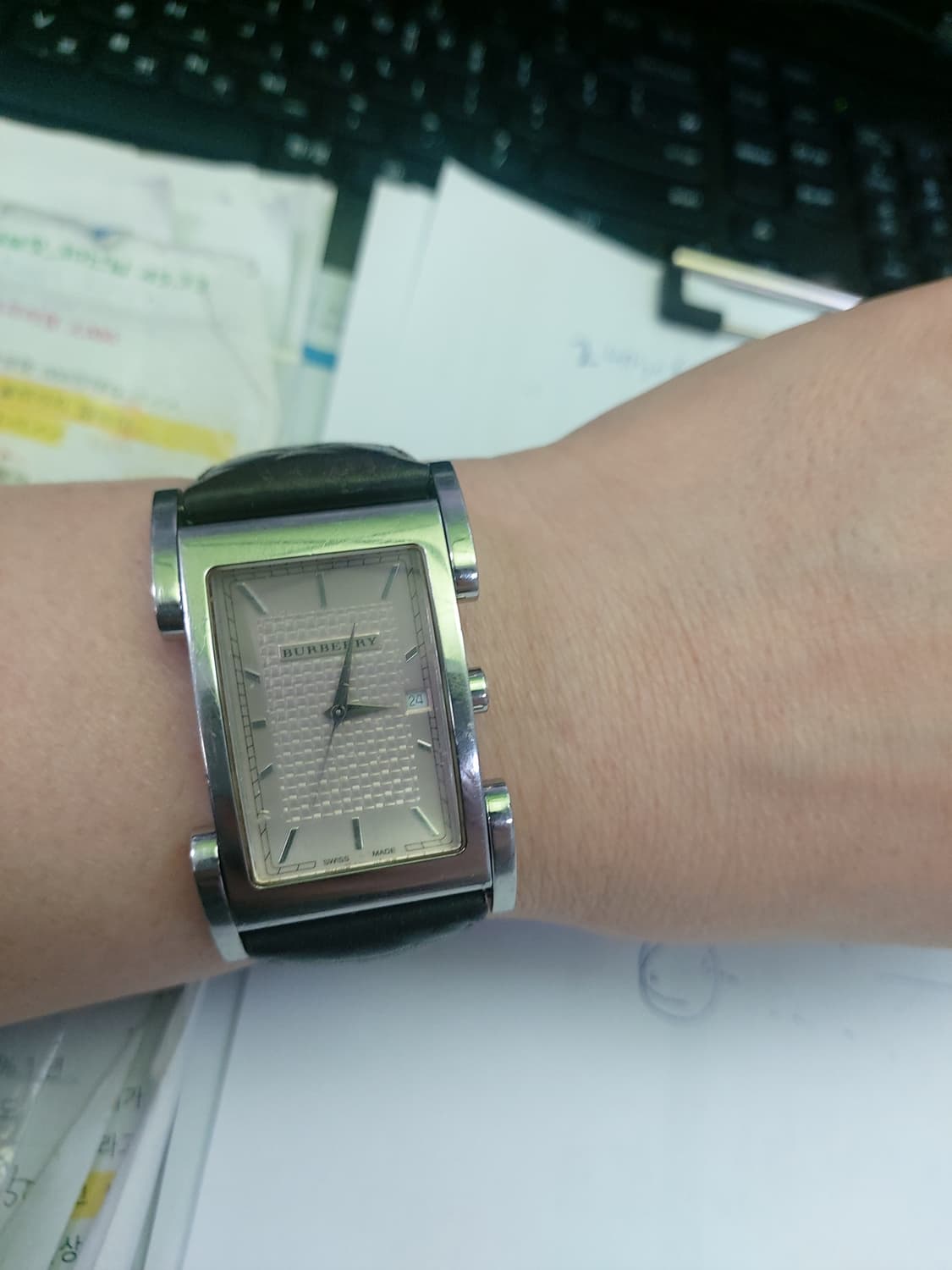 버버리 남성 가죽 시계 상품이미지5