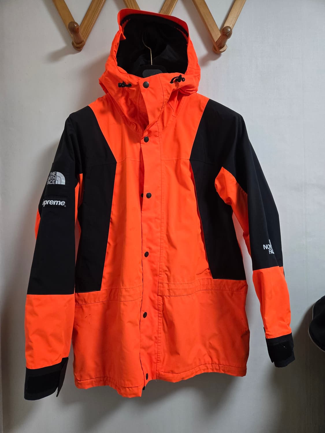 슈프림 노스페이스 파워 오렌지 자켓 상품이미지1