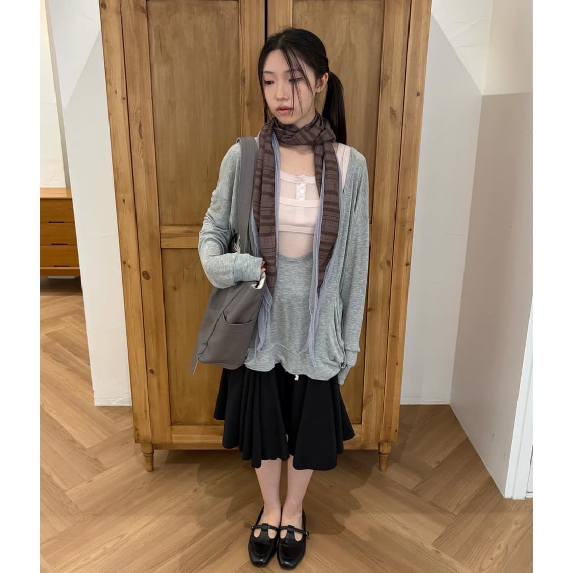 체메씨 루즈 딥 넥 롱슬리브 멜란지 그레이 티셔츠 상품이미지4